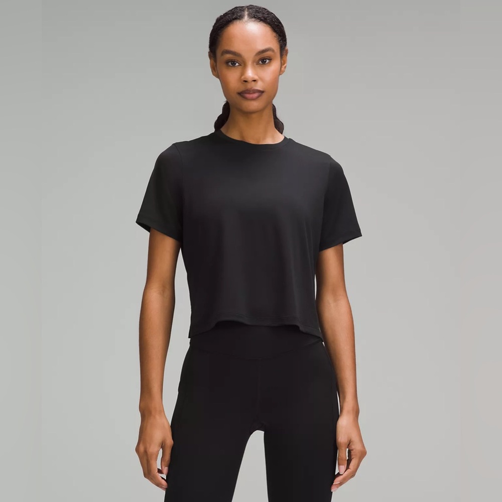Lululemon Ultralight Waist-Length T-Shirt Size Small ( 4 )